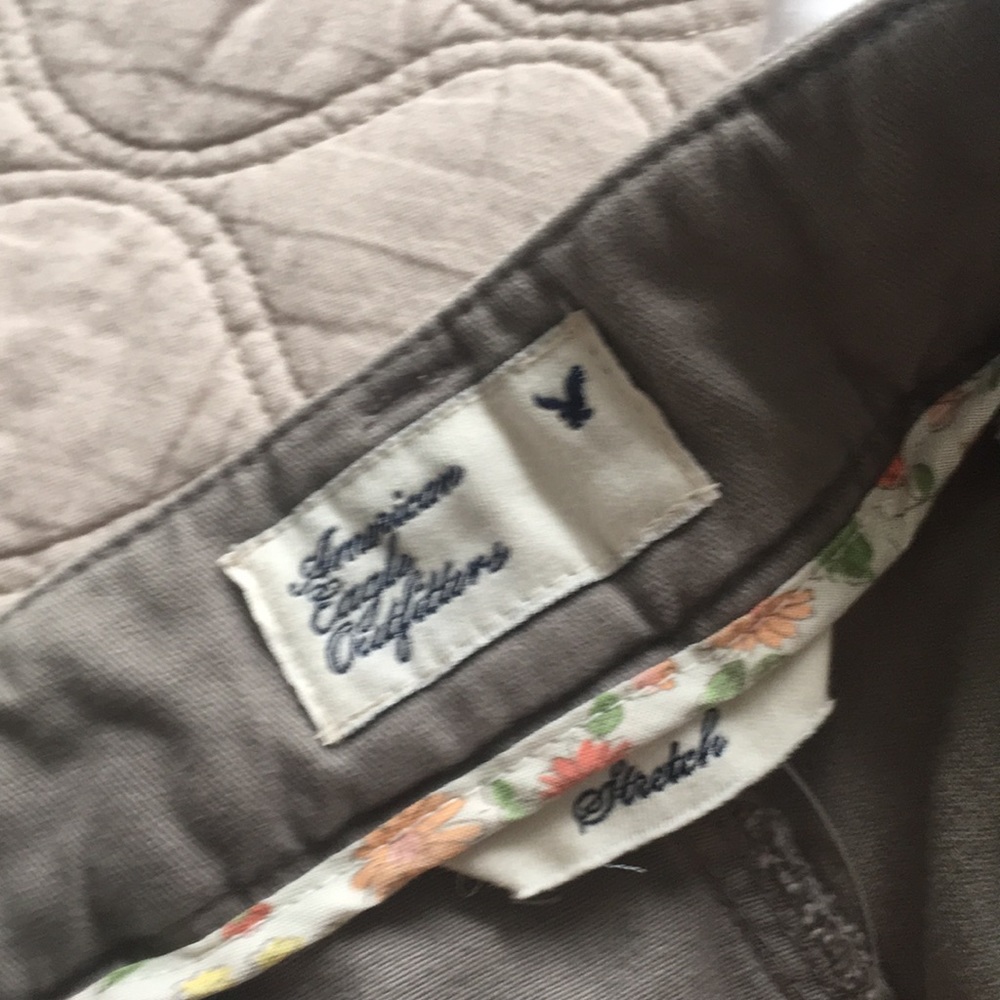 AE Shorts - Picture 2 of 3